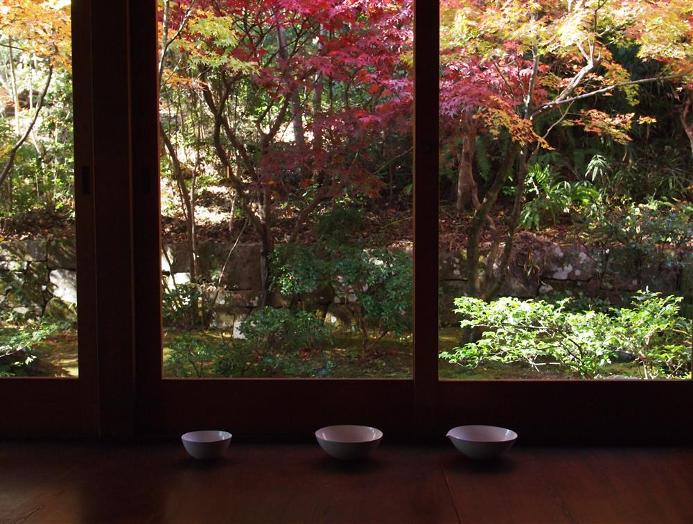 「日本的東西必須在對應的情境中才看得出它好在哪裡。」建築師吉村順三於《建築是詩》的這話，說明了在日本美學裡，物件的美並不只在物件本身。（圖片攝於多治見百草藝廊）