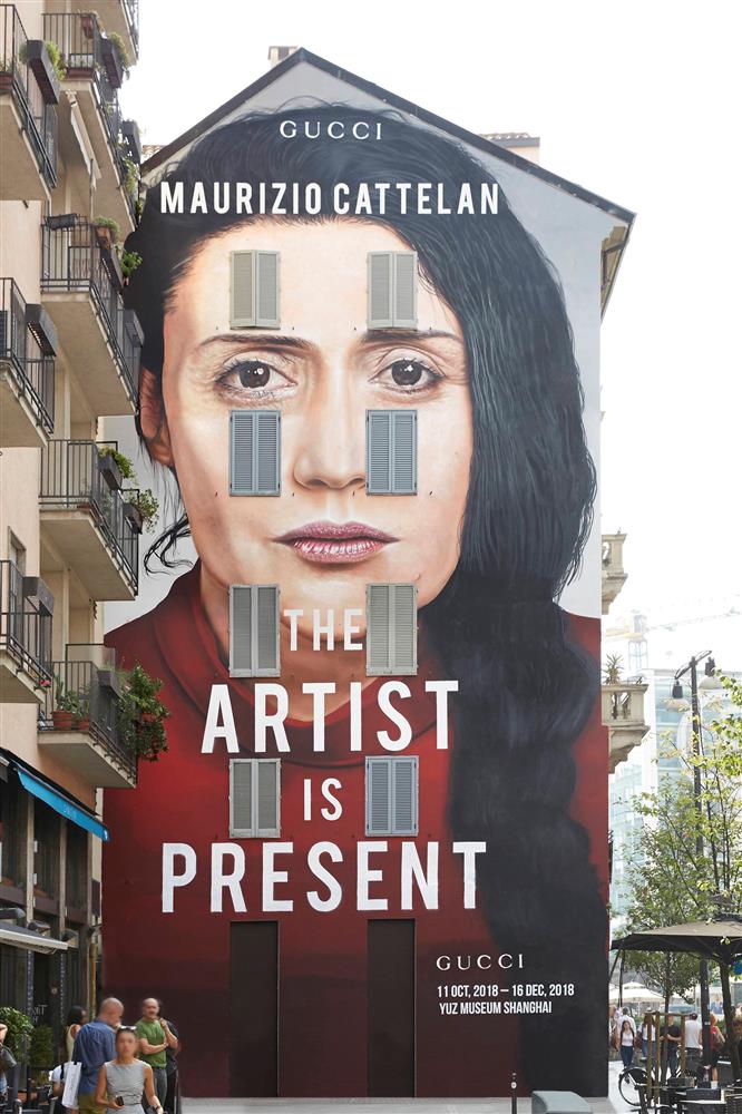 Cartazes exibidos em Nova Iorque, Londres, Milão e Hong Kong de “The artist is presente”, exposição da Gucci, Xangai, 2018 (Fotos cedidas pela Gucci).