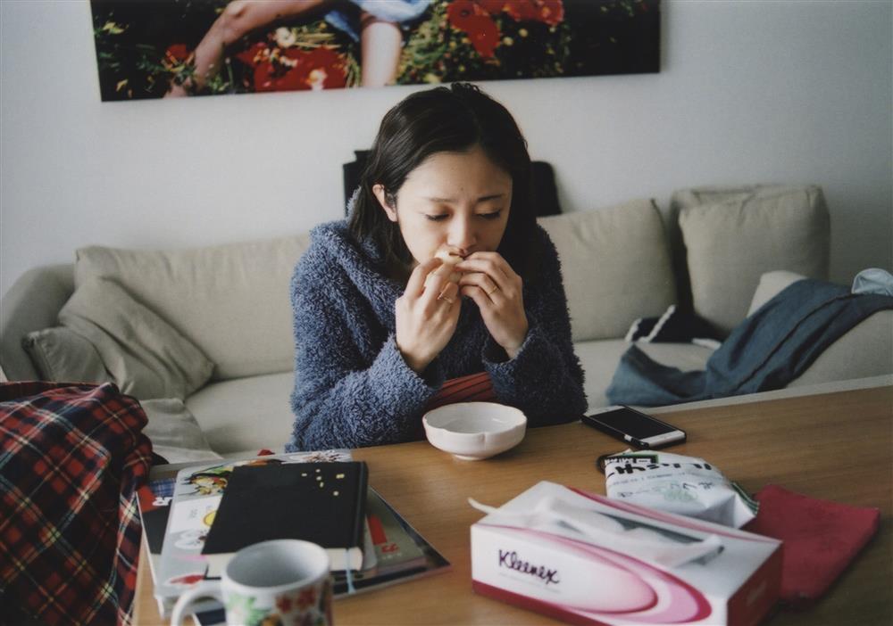 Yumi Adachi no Eu Eu, fotografada por Tomoki Kuwajima