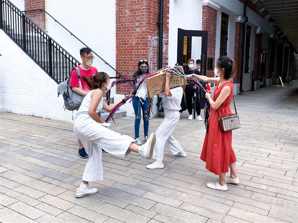 《藝術外賣》集中在大館進行，空間較大，演出類型也更多元化，與觀眾互動較多。　　圖／受訪者提供