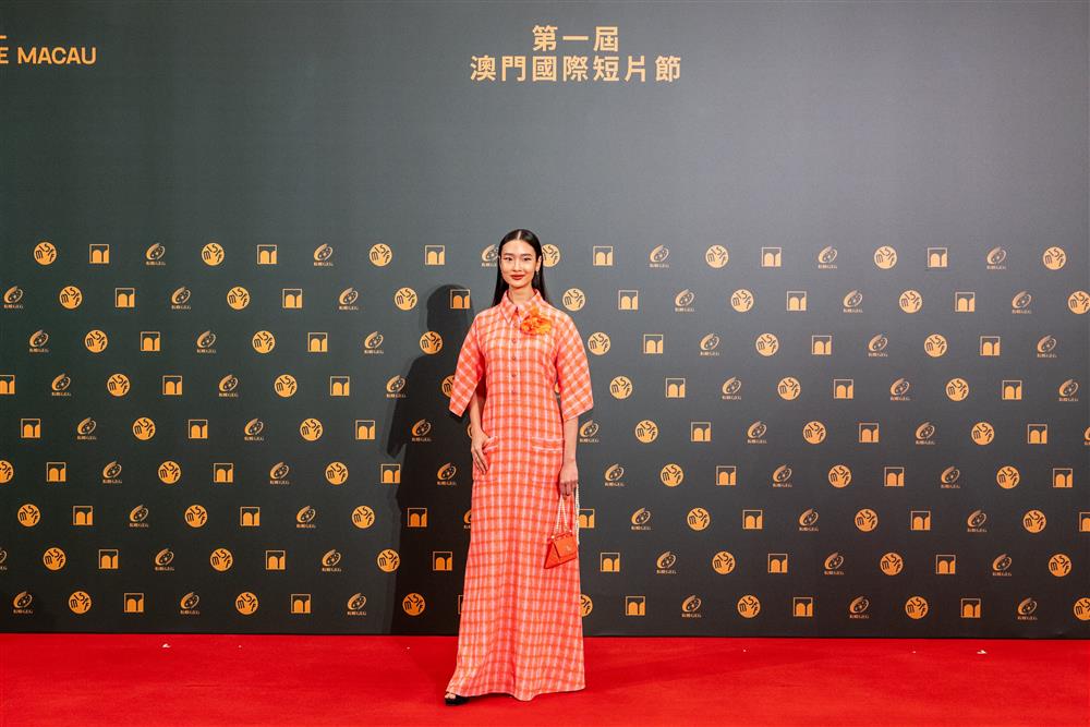 Member of the International Advisory Board of the 1st Macao International Shorts Film Festival and Thai actress Aokbab Chutimon make an appearance on the red carpet
